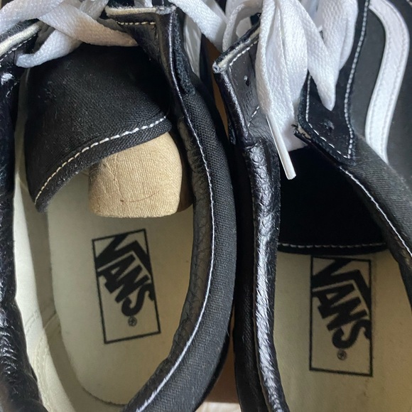 Vans Black and White Sneakers Classic Style Men’s - Picture 6 of 10